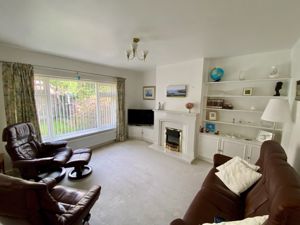 Lounge/Diner- click for photo gallery